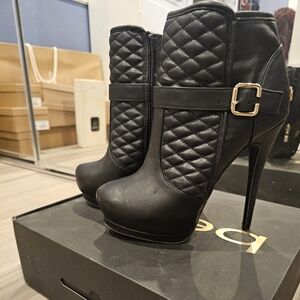 Bebe quilted Ultra high heel booties size 7 1/2 seven and a half
